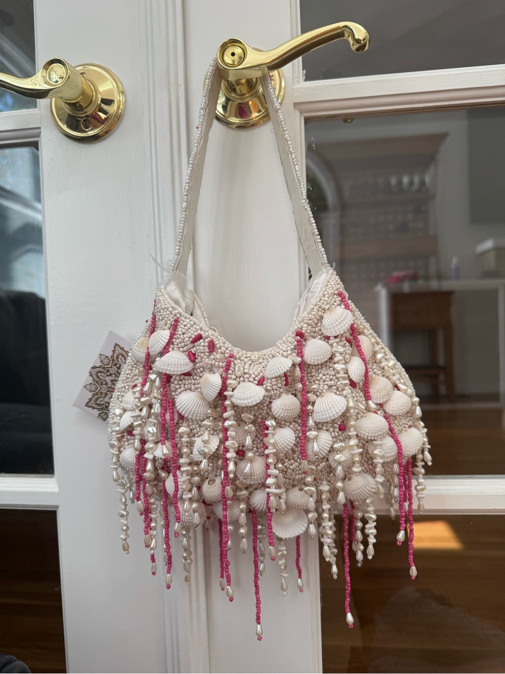 NWT Viral TikTok Handcrafted Shell & Bead Shoulder/Hand Bag in Ivory and Pink